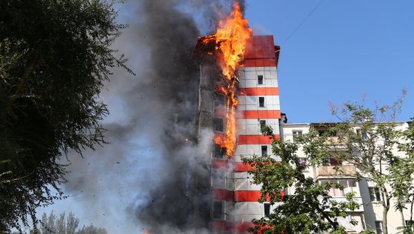 В центре Ростова-на-Дону загорелось десятиэтажное здание