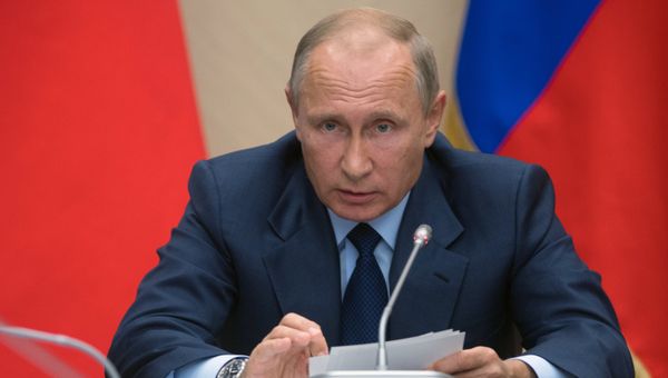 Президент РФ В. Путин провел совещание с членами правительства РФ
