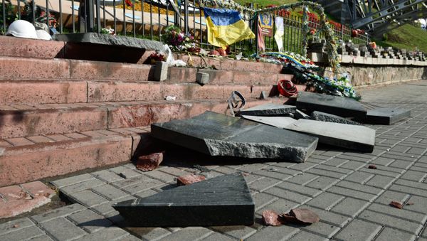 В Киеве разбили памятник погибшим во время акции Евромайдана