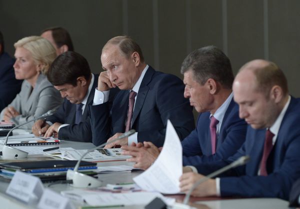 Рабочая поездка президента РФ В.Путина в Крымский федеральный округ