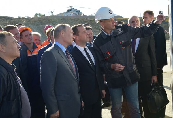 Рабочая поездка президента РФ В. Путина и премьер-министра РФ Д. Медведева в Южный федеральный округ
