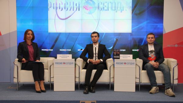 Пранкеры Алексей Столяров (Лексус) и Владимир Кузнецов (Вован) на пресс-конференции в мультимедийном пресс-центре МИА Россия сегодня в Симферополе