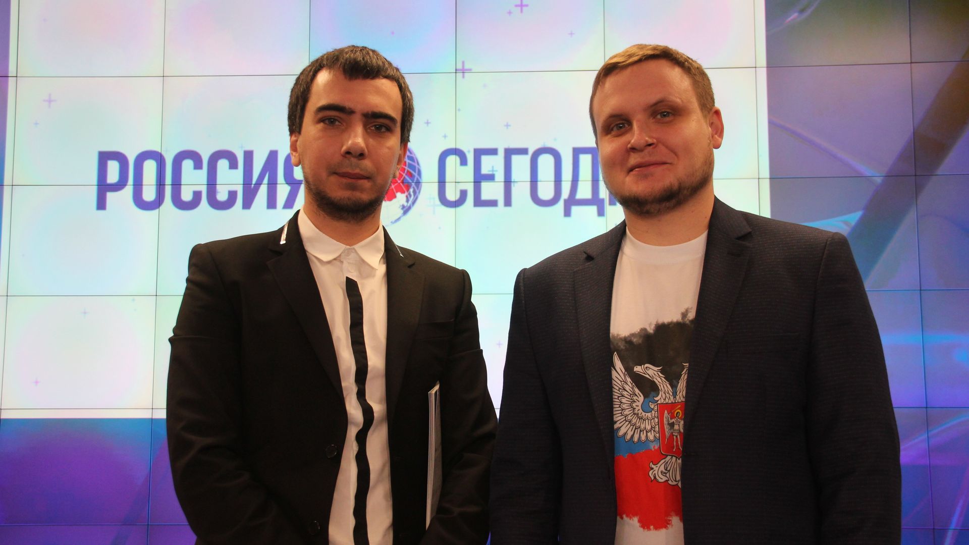Пранкеры Алексей Столяров (Лексус) и Владимир Кузнецов (Вован) на пресс-конференции в мультимедийном пресс-центре МИА Россия сегодня в Симферополе - РИА Новости, 1920, 23.12.2017