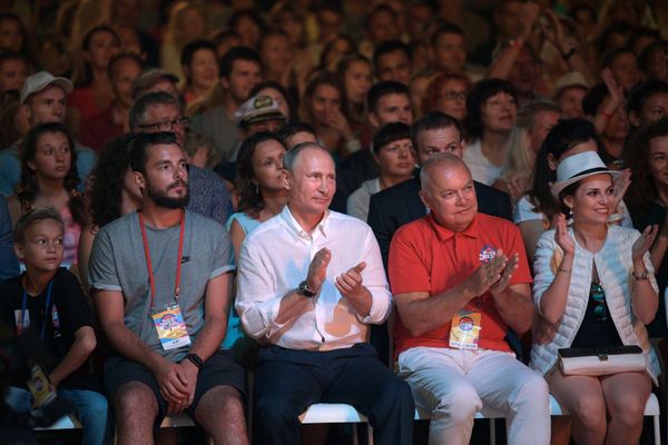 Рабочая поездка президента РФ В. Путина в Крым