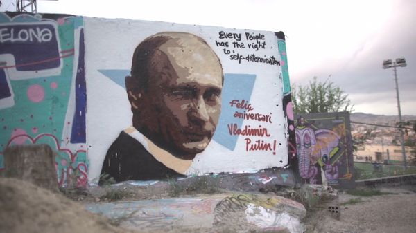 Пацифист, с днем рождения – в Барселоне и Париже поздравили Путина с юбилеем Пацифист, с днем рождения – в Барселоне и Париже поздравили Путина с юбилеем