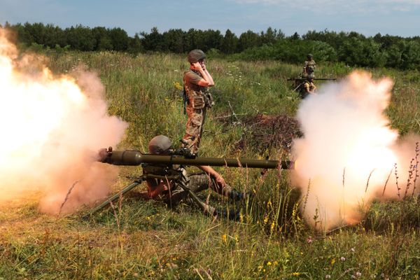 Украинские военнослужащие во время учений Украинские военнослужащие во время учений