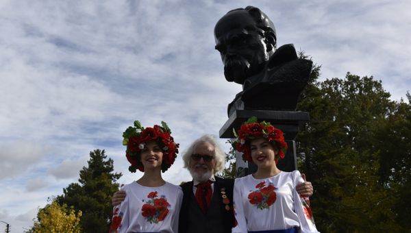 Представители украинских диаспор из различных стран прибыли в Симферополь Представители украинских диаспор из различных стран прибыли в Симферополь