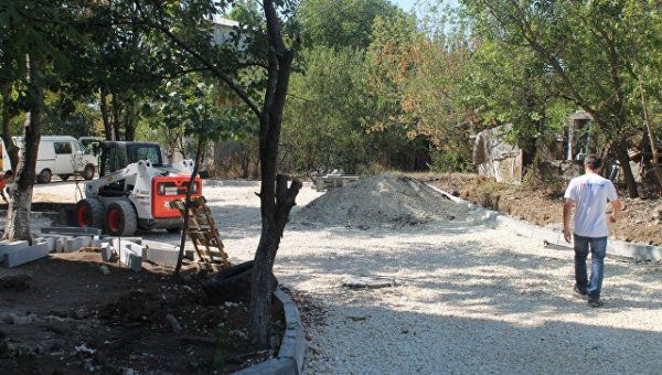 Благоустройство одного из дворов в Саках