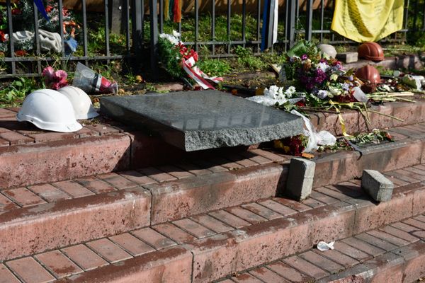 В Киеве разбили памятник погибшим во время акции Евромайдана