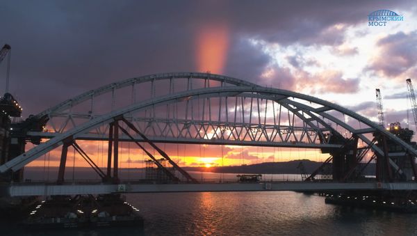 Автодорожная арка моста через Керченский пролив
