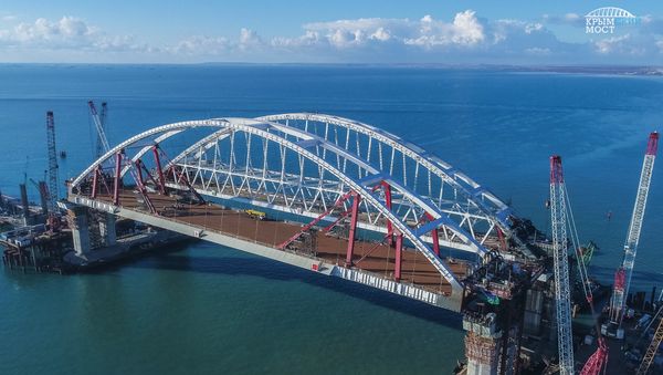 Установка автодорожной арки моста через Керченский пролив
