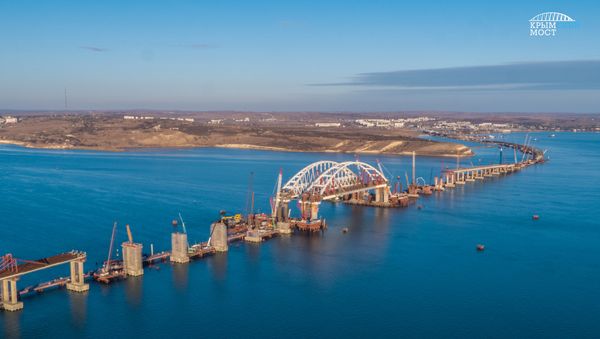 Установка автодорожной арки моста через Керченский пролив