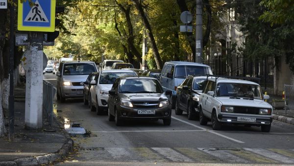 Автомобили в центре Симферополя