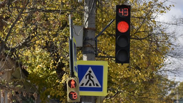 Светофор в центре Симферополя Светофор в центре Симферополя