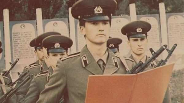 Глава Крыма Сергей Аксенов во время принятия присяги в Симферопольском высшем военно-политическом строительном училище