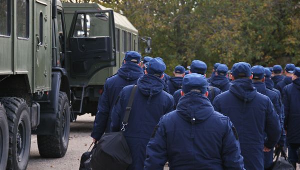 Отправка крымских призывников на службу в Вооруженные силы России