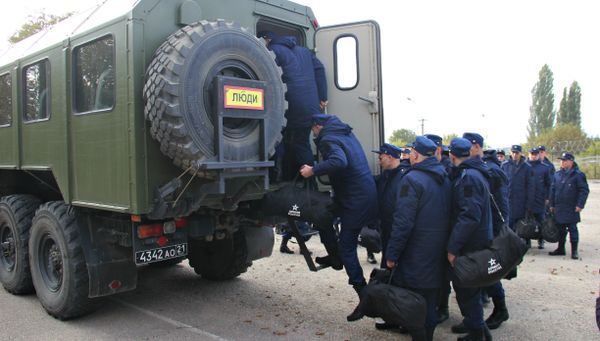 Отправка крымских призывников на службу в Вооруженные силы России