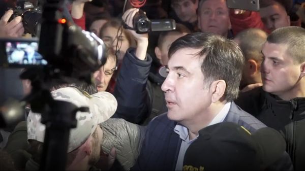 Протест в Киеве: выступление Саакашвили и палатки у здания Рады