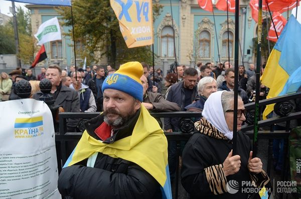 Участник акции протеста в Киеве. 17 октября 2017