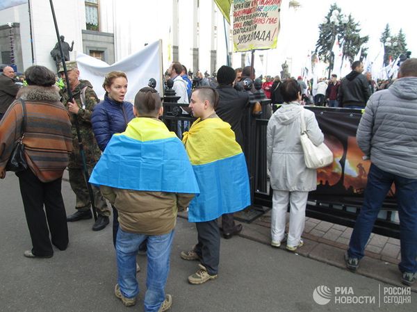Участники акции протеста у Верховной рады в Киеве. 20 октября 2017 Участники акции протеста у Верховной рады в Киеве. 20 октября 2017