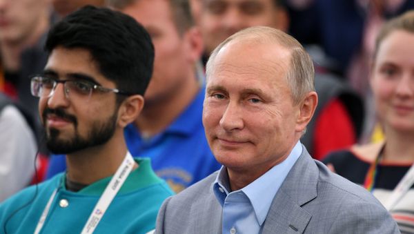 Президент России Владимир Путин посетил XIX Всемирный фестиваль молодежи и студентов. 21 октября 2017