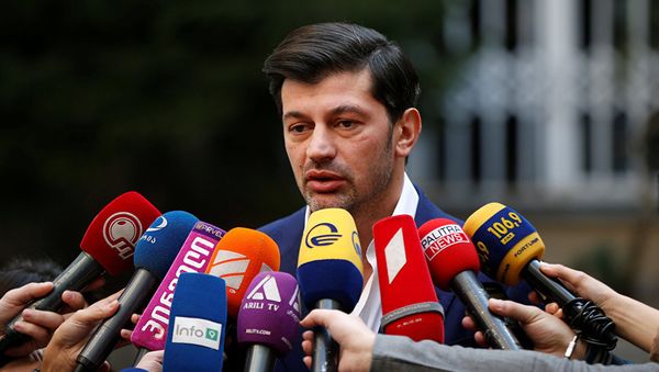 Кандидат в мэры Тбилиси Каха Каладзе выступает перед журналистами, Грузия. 21 октября 2017