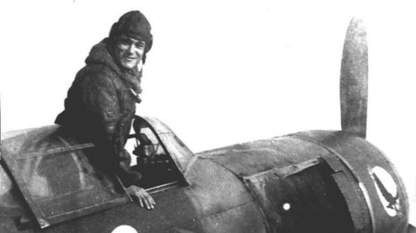 Амет-Хан Султан в кабине Ла-7, начало 1945 года
