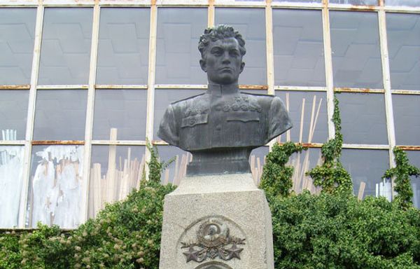 Бюст Амет-Хана Султана в Алупке