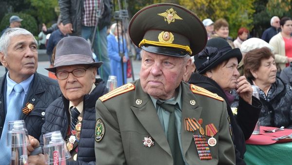 На ялтинской набережной впервые прошел телемост для ветеранов Москва-Ялта