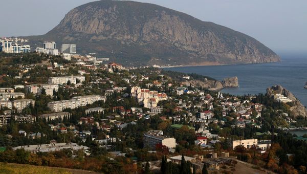 Вид на Гурзуф и гора Аю-Даг