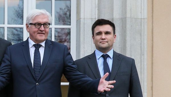 Министр иностранных дел Германии Франк-Вальтер Штайнмайер и министр иностранных дел Украины Павел Климкин