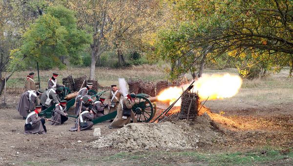 Реконструкция боя Крымской войны в рамках военно-исторического фестиваля Русская Троя в Севастополе Реконструкция боя Крымской войны в рамках военно-исторического фестиваля Русская Троя в Севастополе
