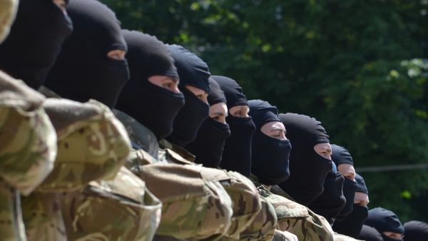 Бойцы батальона “Азов” приняли присягу в Киеве перед отправкой на Донбасс