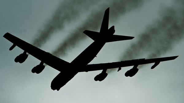 Американский стратегический бомбардировщик В-52Н Stratofortress Американский стратегический бомбардировщик В-52Н Stratofortress