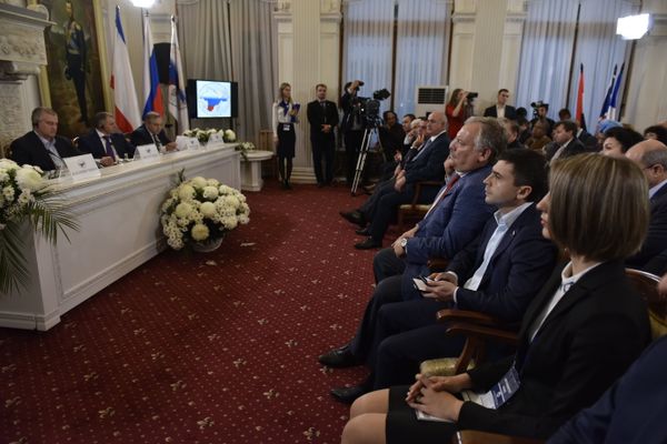 Участники форума друзей Крыма в Ялте