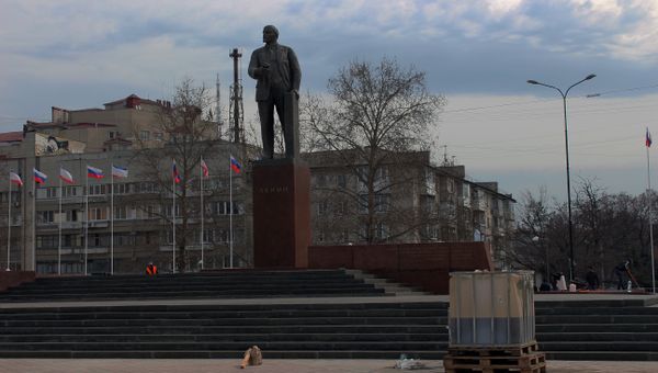 Памятник Ленину на одноименной площади Симферополя после реставрации в 2015 году