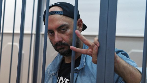 Режиссер Кирилл Серебренников, обвиняемый в организации крупного мошенничества, на заседании Басманного суда в Москве