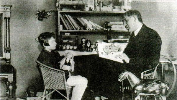 Корней Чуковский с дочерью Мурой. 1926 год Корней Чуковский с дочерью Мурой. 1926 год