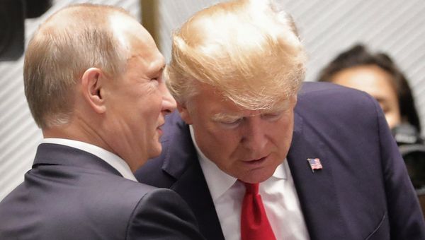 Президент РФ Владимир Путин и президент США Дональд Трамп перед рабочим заседанием лидеров экономик форума Азиатско-Тихоокеанского экономического сотрудничества. 11 ноября 2017