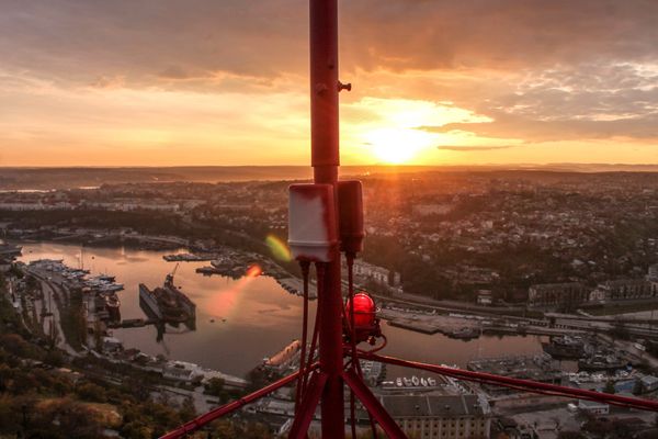 Фото сделано руферами во время подъема на телевизионную вышку в районе Исторического бульвара в Севастополе