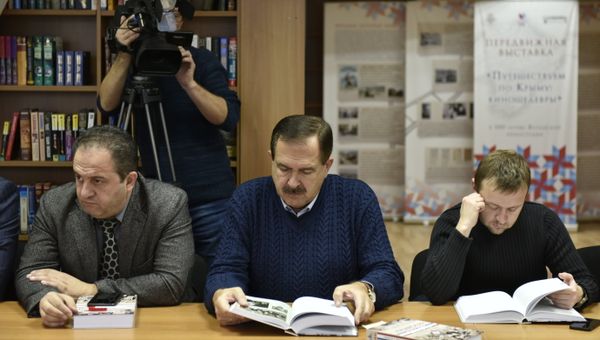 В Симферополе презентовали книгу историка Александра Форманчука Крымская власть (от Багрова к Аксенову)