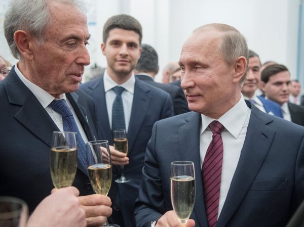 Президент РФ В. Путин вручил государственные награды в Кремле