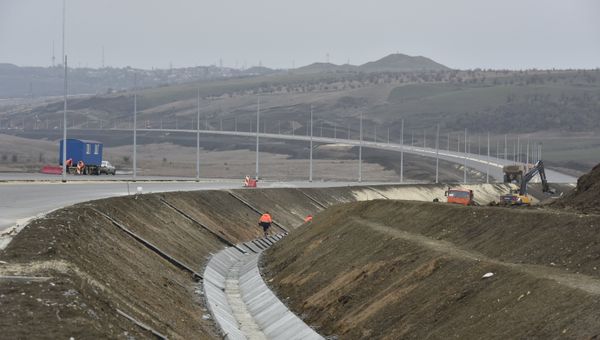 Строительство автомобильного подхода к мосту в Крым со стороны Керчи
