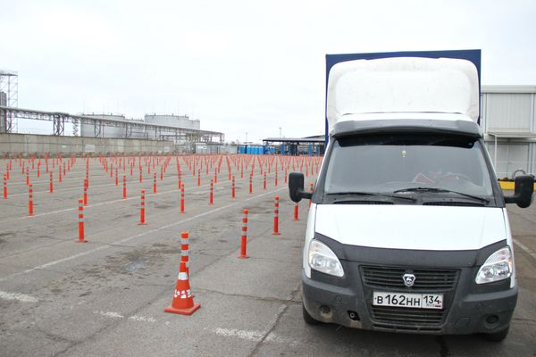 Керченская паромная переправа. Накопительная площадка в порту Кавказ