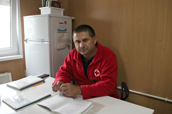 Фельдшер медпункта накопительной площадки в поселке Ильич на подъездах к порту Кавказ Керченской паромной переправы Виталий Устименко