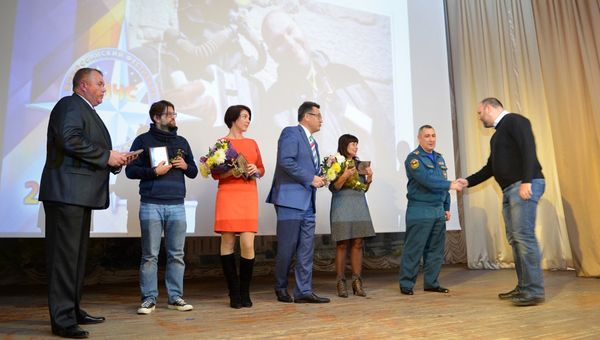 Награждение собственного корреспондента РИА Новости Крым в Севастополе Андрея Киреева в рамках регионального этапа всероссийского фестиваля по тематике безопасности и спасения людей Созвездие мужества 2017