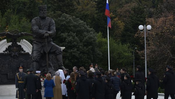 Открытие памятника российскому императору Александру III в Ливадийском дворце