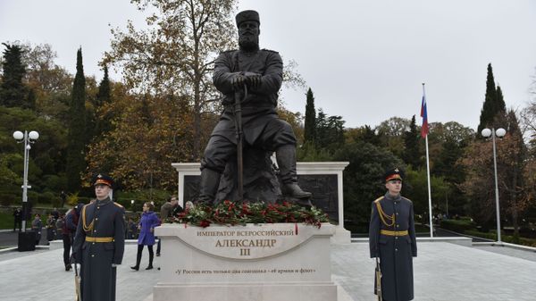 Открытие памятника российскому императору Александру III в Ливадийском дворце