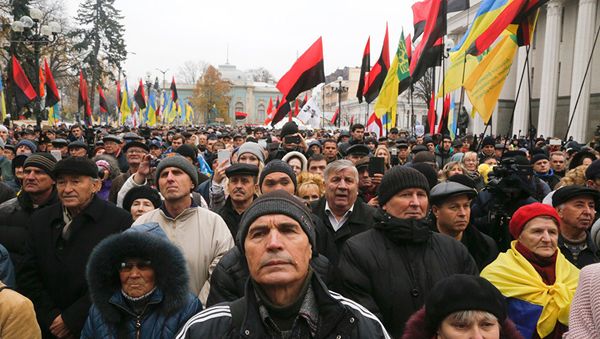 Митинг у здания Верховной Рады Украины в Киеве