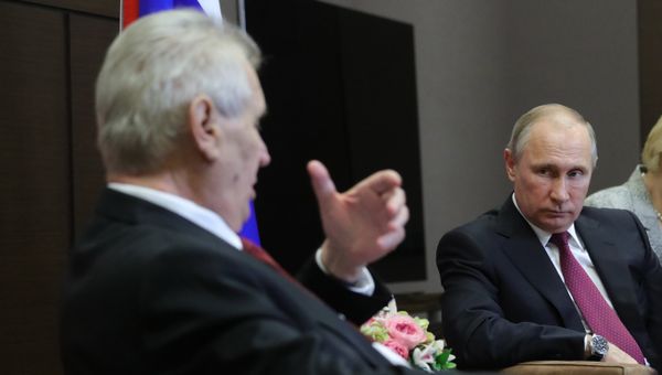 Президент РФ В. Путин встретился с президентом Чехии М. Земаном